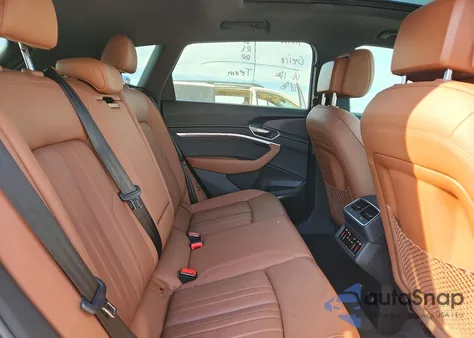 2019 Audi E-Tron Premium Plus z USA, uszkodzony, nr VIN WA1LABGE5KB020950